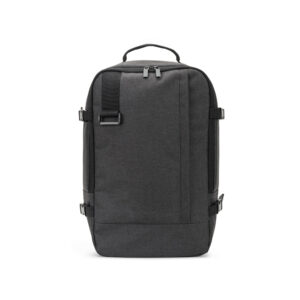 CIES. Mochila desenvolvida para cumprir as dimensões exigidas pelas companhias aéreas em poliéster reciclado 600D de alta densidade com acabamento repelente à água (20 L)