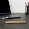 CANETA ESFEROGRÁFICA EM BAMBU E METAL COM PONTA TOUCH
