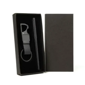 CANETA ROLLER E CHAVEIRO CINZA EM METAL E PU PRETO