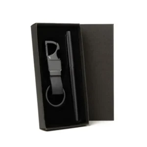 CANETA ROLLER E CHAVEIRO CINZA EM METAL E PU PRETO