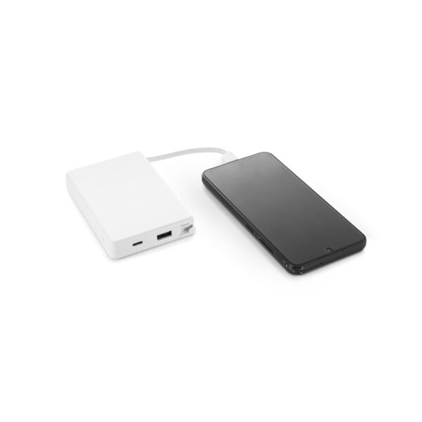 LATTES. Bateria portátil com cabo integrado, em ABS 100% reciclado (10’000 mAh)