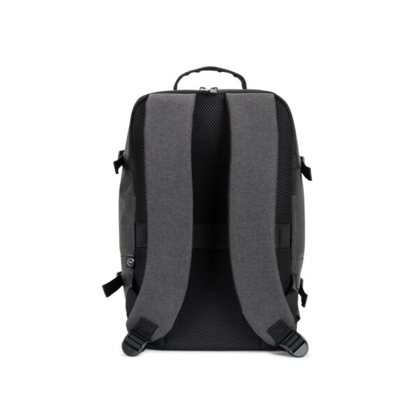 CIES. Mochila desenvolvida para cumprir as dimensões exigidas pelas companhias aéreas em poliéster reciclado 600D de alta densidade com acabamento repelente à água (20 L)