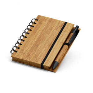 DICKENS A6. Caderno A6 espiral de capa dura em bambu, com páginas pautadas em papel 100% reciclado