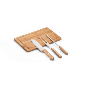 MOUSSAKA. Kit churrasco em estojo de 210D com tábua em bambu e 3 utensílios em aço inox e madeira de Seringueira
