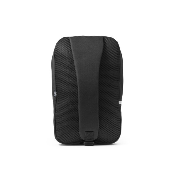 DELFOS. Mochila à tiracolo em poliéster reciclado 300D e poliéster reciclado 600D com elementos refletores