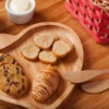 KIT PARA PETISCO COM TÁBUA FORMATO CORAÇÃO – 5 PÇS