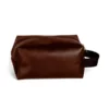 NECESSAIRE C/ ALÇA EM MATERIAL SINTÉTICO – MARROM
