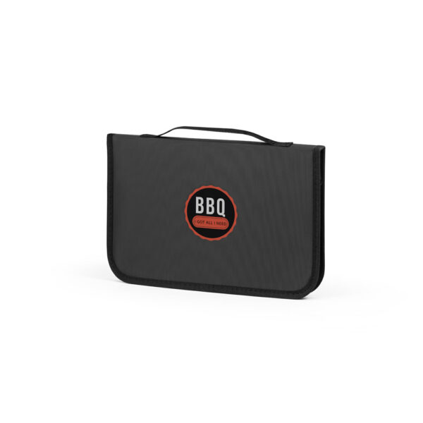 TERIYAKI. Kit churrasco em estojo de PU e 210D com tábua em bambu e 7 utensílios em aço inox e madeira de Seringueira
