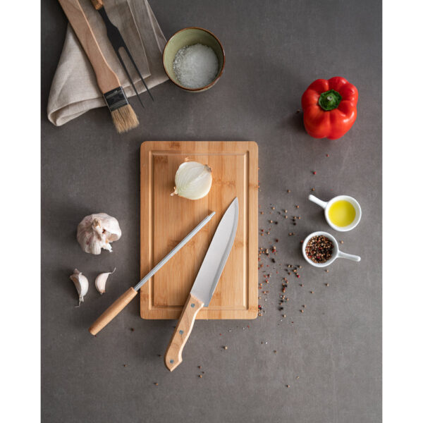 TERIYAKI. Kit churrasco em estojo de PU e 210D com tábua em bambu e 7 utensílios em aço inox e madeira de Seringueira