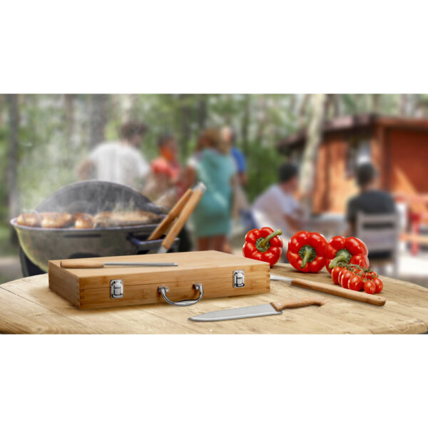 BOTTURA. Kit churrasco em estojo de bambu com 6 peças em aço inox e bambu