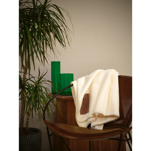 COZY. Manta em tecido polar, 100% poliéster reciclado (100% rPET) (140 g/m²)