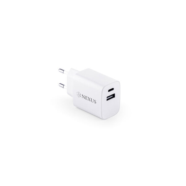 WEGENER. Adaptador de corrente com porta USB-A 18W e USB-C 20W em ABS 100% reciclado
