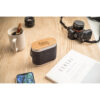 GUETTA. Caixa de som de 5W com carregador por indução super-rápido e autonomia de 2h (1’200 mAh), em bambu e PET 100% reciclado
