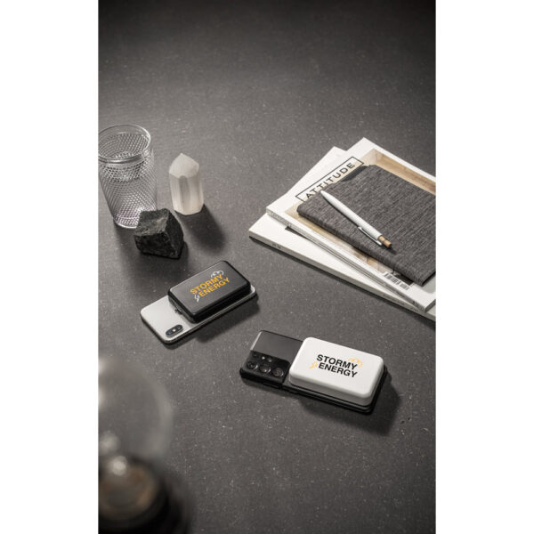 AMPERE 10. Bateria portátil magnética com carregador por indução super-rápido (10’000 mAh), em ABS 100% reciclado