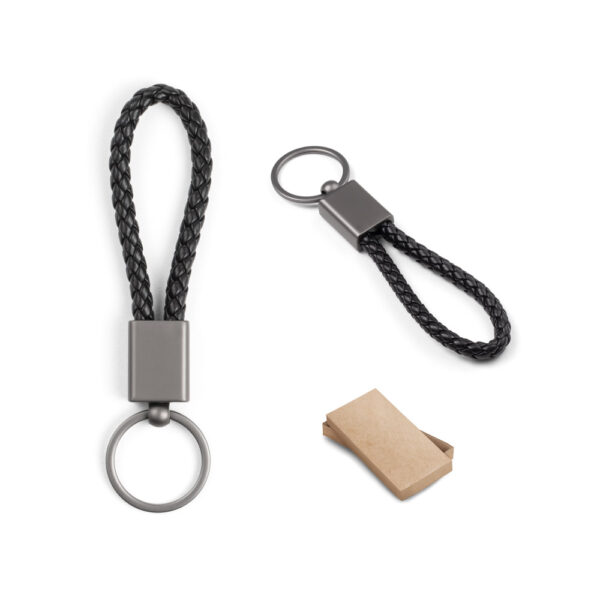 KETCHUM. Chaveiro com fortmato retangular, com cordão entrelaçado em poliéster (21% reciclado) e 79% poliuretano