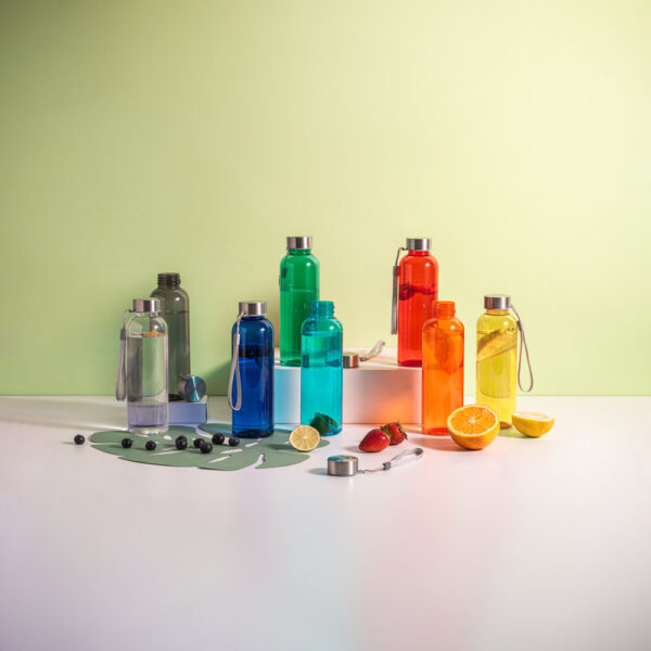 ENDERS. Squeeze em PET 100% reciclado com pega em corda (580 mL)