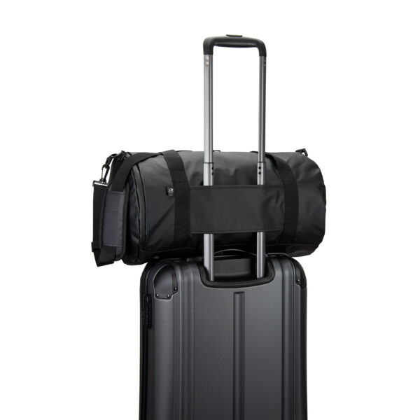 OSASCO SPORT. Bolsa esportiva em formato cilíndrico em poliéster reciclado 600D de alta densidade com compartimento lateral para sapatos (32 L)