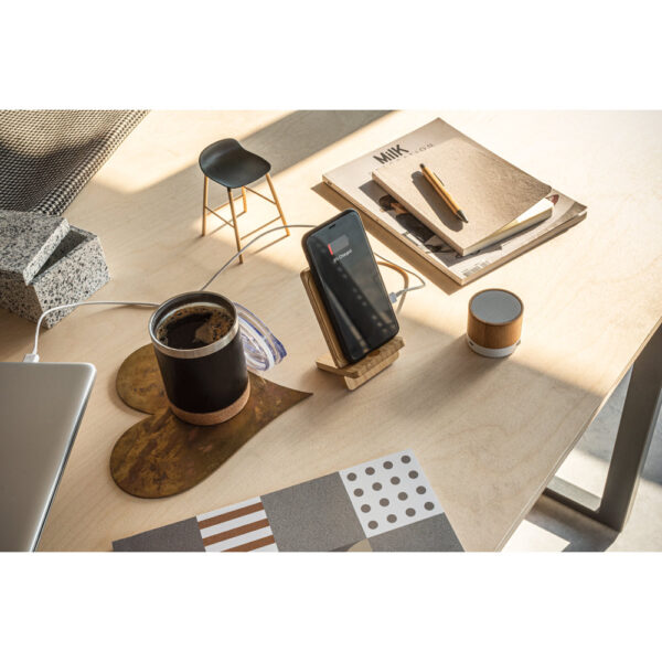 LANGE. Carregador por indução super-rápido e suporte em bambu para smartphone (15 W)