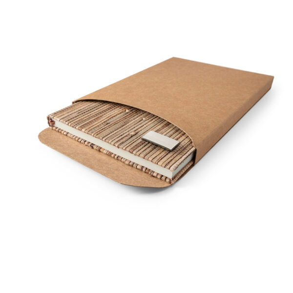 NERUDA II. Caderno A5 de capa dura em palha natural com páginas pautadas recicladas