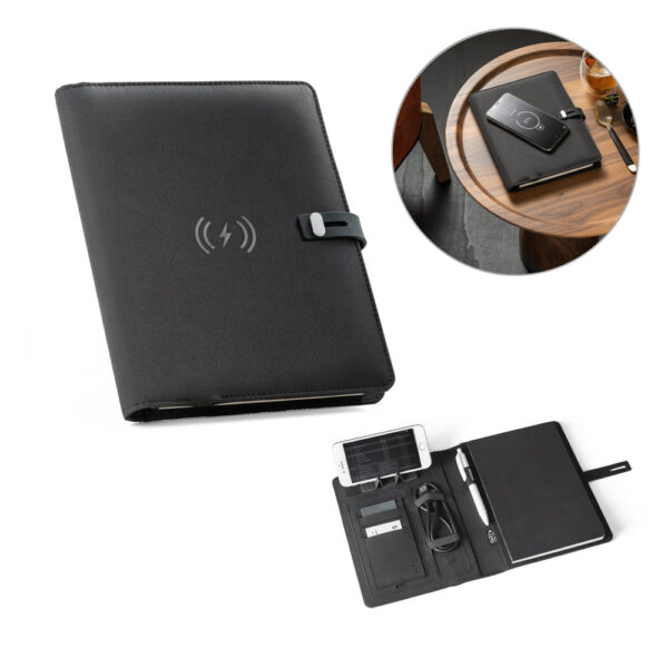 ELEVATE A5 FOLDER. Pasta A5 em 300D poliéster 100% reciclado com carregador por indução embutido (5’000 mAh) e bloco com páginas pautadas