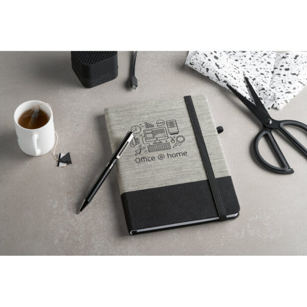 ROUSSEAU II. Caderno A5 de capa dura em palha e algodão canvas, com páginas pautadas