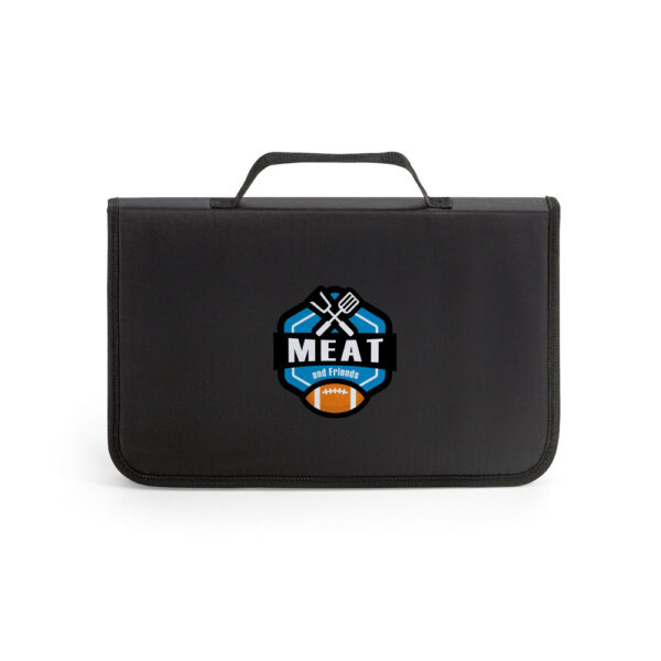 BOTALY. Kit churrasco em estojo de nylon 210D com tábua em PP e 5 utensílios em aço inox e PP