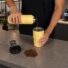 KIT GARRAFA PAREDE DUPLA E COPO TÉRMICO – AMARELO – 2 PÇS