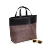 SACOLA EM PVC E MATERIAL SINTÉTICO – PREMIUM – MARROM/XADREZ – 48X33X13 CM