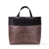 SACOLA EM PVC E MATERIAL SINTÉTICO – PREMIUM – MARROM/XADREZ – 48X33X13 CM