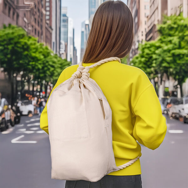Sacola/Mochila em algodão 450g/m2 (42x35x14,5cm)