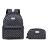 CONJ. MOCHILA E NECESSAIRE EM PVC – XADREZ